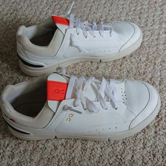 On Women's The Roger Centre Court Sneakers size 8 - Picture 9 of 15